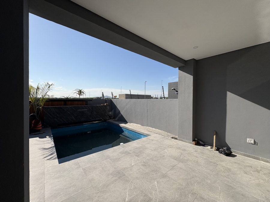 5 Bedroom Property for Sale in Sandown Western Cape